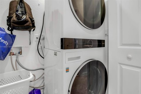 Touwnhouse à vendre à Miami, Floride: 3 chambres, 133.97 m2 № 1929447 - photo 18