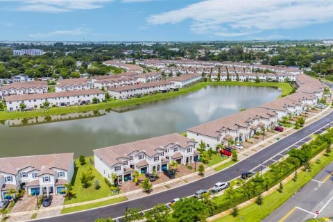 Touwnhouse à vendre à Miami, Floride: 3 chambres, 133.97 m2 № 1929447 - photo 25