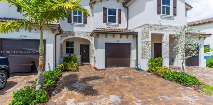 Touwnhouse à Miami, Floride 3 chambres, 133.97 m2 № 1929447