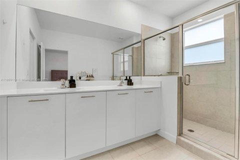 Touwnhouse à vendre à Miami, Floride: 3 chambres, 133.97 m2 № 1929447 - photo 16