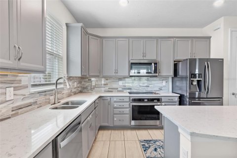 House in ESTATES AT LAKEVIEW PRESERVE in Winter Garden, Florida 3 bedrooms, 203.46 sq.m. № 1907768 - photo 7
