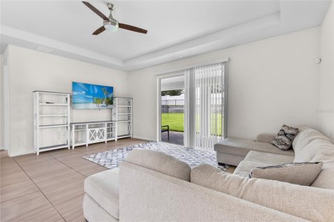 House in ESTATES AT LAKEVIEW PRESERVE in Winter Garden, Florida 3 bedrooms, 203.46 sq.m. № 1907768 - photo 13