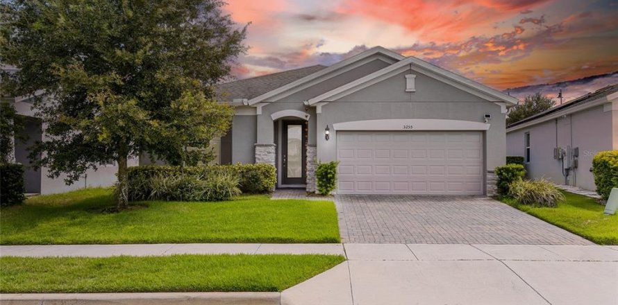 House in ESTATES AT LAKEVIEW PRESERVE in Winter Garden, Florida 3 bedrooms, 203.46 sq.m. № 1907768