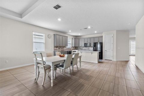 House in ESTATES AT LAKEVIEW PRESERVE in Winter Garden, Florida 3 bedrooms, 203.46 sq.m. № 1907768 - photo 10