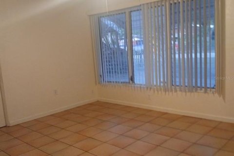 House in Saint Petersburg, Florida 3 bedrooms, 125.79 sq.m. № 2095575 - photo 15