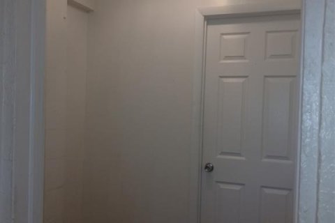 House in Saint Petersburg, Florida 3 bedrooms, 125.79 sq.m. № 2095575 - photo 18
