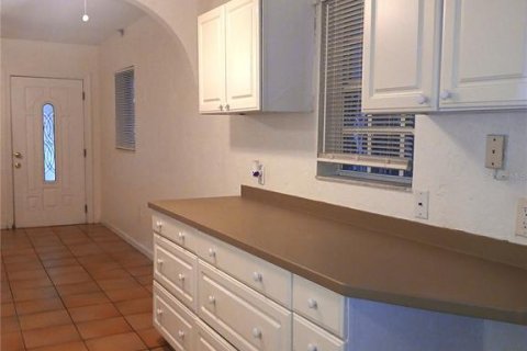 House in Saint Petersburg, Florida 3 bedrooms, 125.79 sq.m. № 2095575 - photo 9