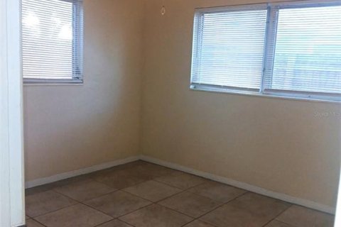 House in Saint Petersburg, Florida 3 bedrooms, 125.79 sq.m. № 2095575 - photo 27
