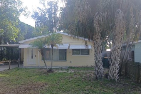 House in Saint Petersburg, Florida 3 bedrooms, 125.79 sq.m. № 2095575 - photo 3