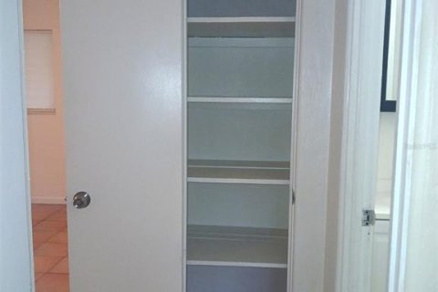 House in Saint Petersburg, Florida 3 bedrooms, 125.79 sq.m. № 2095575 - photo 28