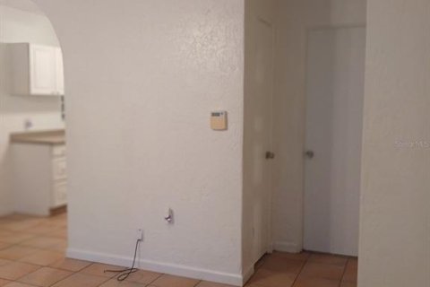 House in Saint Petersburg, Florida 3 bedrooms, 125.79 sq.m. № 2095575 - photo 13