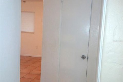 House in Saint Petersburg, Florida 3 bedrooms, 125.79 sq.m. № 2095575 - photo 29