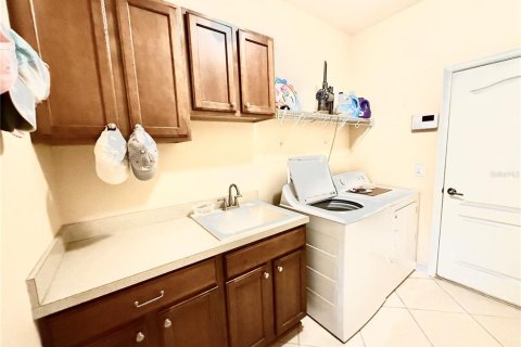 House in Seffner, Florida 5 bedrooms, 268.67 sq.m. № 1737235 - photo 21