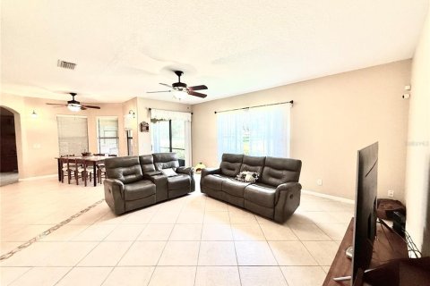 House in Seffner, Florida 5 bedrooms, 268.67 sq.m. № 1737235 - photo 5