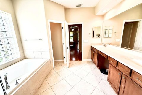 House in Seffner, Florida 5 bedrooms, 268.67 sq.m. № 1737235 - photo 15