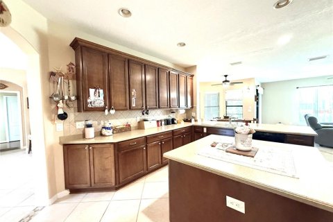 House in Seffner, Florida 5 bedrooms, 268.67 sq.m. № 1737235 - photo 8