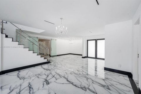 Купить виллу или дом в Саутвест-Ранчес, Флорида 5 спален, 358.05м2, № 1960274 - фото 9