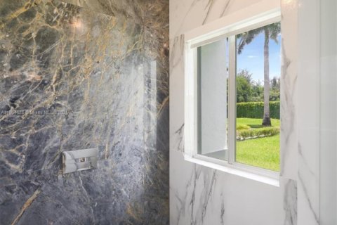 Купить виллу или дом в Саутвест-Ранчес, Флорида 5 спален, 358.05м2, № 1960274 - фото 24