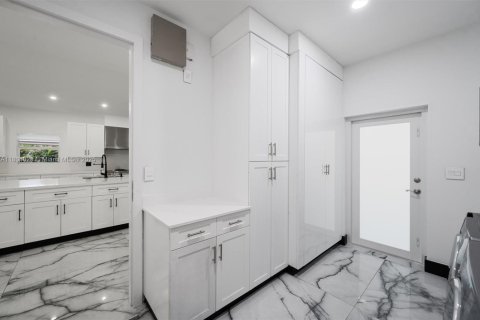 Купить виллу или дом в Саутвест-Ранчес, Флорида 5 спален, 358.05м2, № 1960274 - фото 27