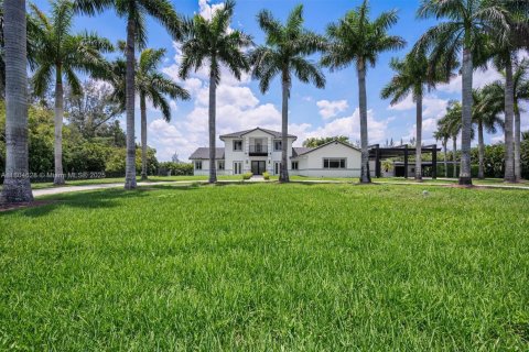 Купить виллу или дом в Саутвест-Ранчес, Флорида 5 спален, 358.05м2, № 1960274 - фото 3