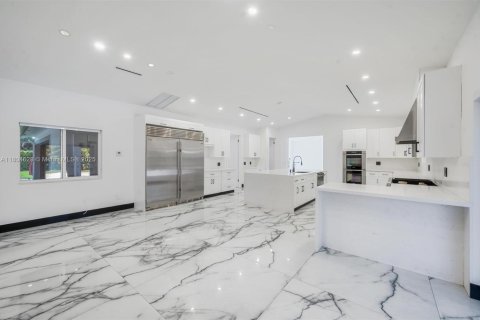 Купить виллу или дом в Саутвест-Ранчес, Флорида 5 спален, 358.05м2, № 1960274 - фото 13