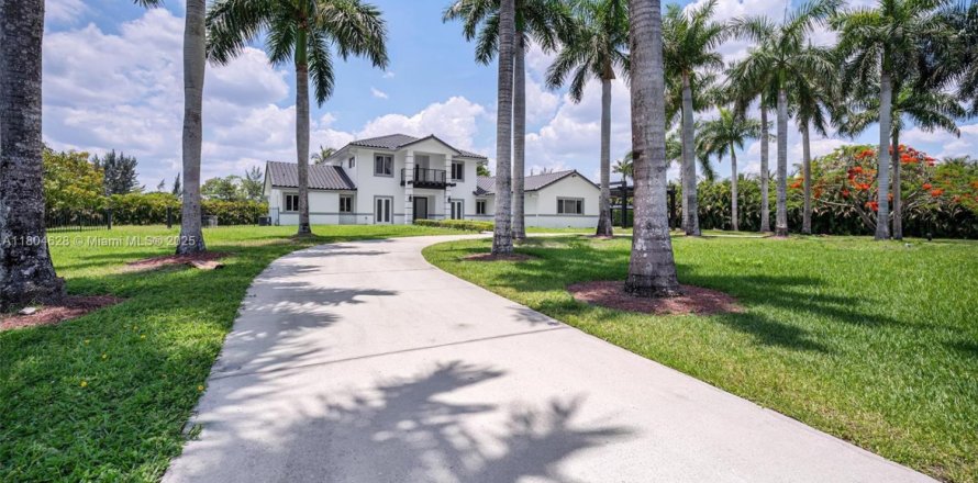 Дом в Саутвест-Ранчес, Флорида 5 спален, 358.05м2 № 1960274