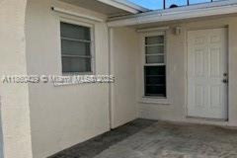 Снять в аренду виллу или дом в Дейви, Флорида 3 спальни, 145.48м2, № 1887723 - фото 4