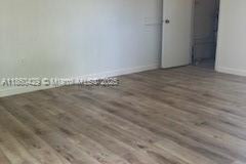 Снять в аренду виллу или дом в Дейви, Флорида 3 спальни, 145.48м2, № 1887723 - фото 9