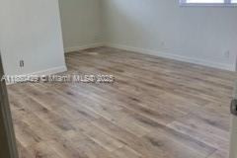 Снять в аренду виллу или дом в Дейви, Флорида 3 спальни, 145.48м2, № 1887723 - фото 14