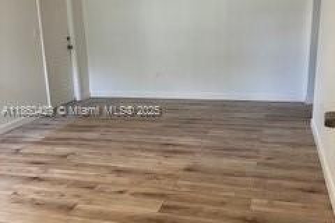 Снять в аренду виллу или дом в Дейви, Флорида 3 спальни, 145.48м2, № 1887723 - фото 7