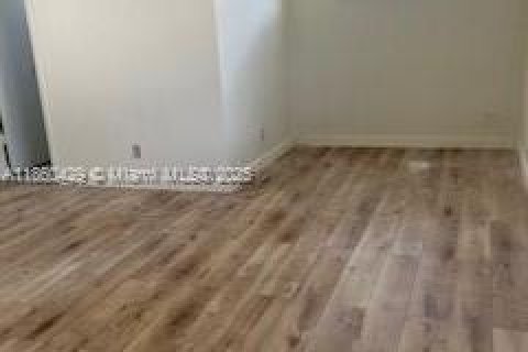 Снять в аренду виллу или дом в Дейви, Флорида 3 спальни, 145.48м2, № 1887723 - фото 15