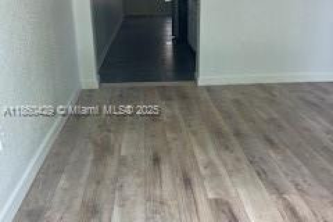 Снять в аренду виллу или дом в Дейви, Флорида 3 спальни, 145.48м2, № 1887723 - фото 10