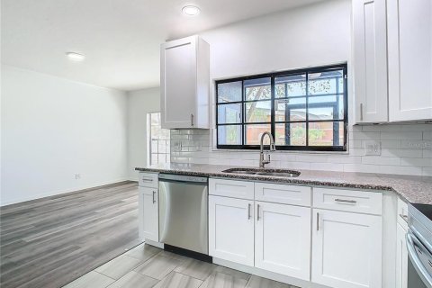 Touwnhouse à louer à Wesley Chapel, Floride: 3 chambres, 170.2 m2 № 2306087 - photo 4
