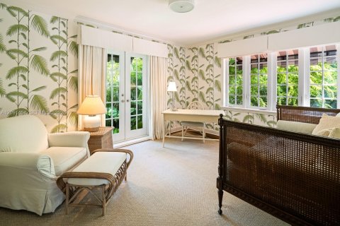 House in Coral Gables, Florida 5 bedrooms, 277.41 sq.m. № 2378909 - photo 24