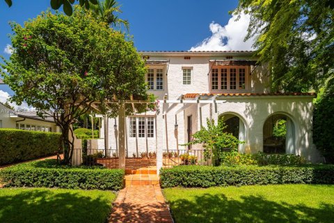 House in Coral Gables, Florida 5 bedrooms, 277.41 sq.m. № 2378909