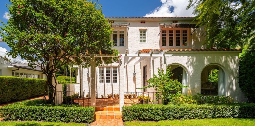 House in Coral Gables, Florida 5 bedrooms, 277.41 sq.m. № 2378909