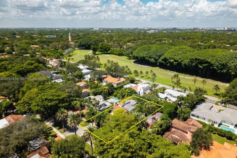 House in Coral Gables, Florida 5 bedrooms, 277.41 sq.m. № 2378909 - photo 30