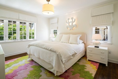 House in Coral Gables, Florida 5 bedrooms, 277.41 sq.m. № 2378909 - photo 22