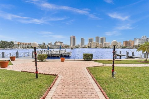 Купить кондоминиум в Халландейл-Бич, Флорида 1 спальня, 67.35м2, № 1984147 - фото 5