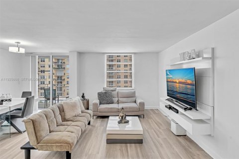 Купить кондоминиум в Халландейл-Бич, Флорида 1 спальня, 67.35м2, № 1984147 - фото 11