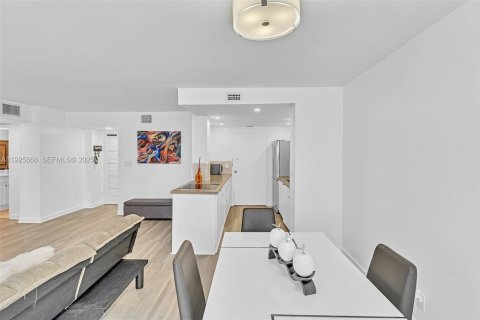 Купить кондоминиум в Халландейл-Бич, Флорида 1 спальня, 67.35м2, № 1984147 - фото 16