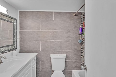 Купить кондоминиум в Халландейл-Бич, Флорида 1 спальня, 67.35м2, № 1984147 - фото 30