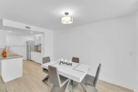 Купить кондоминиум в Халландейл-Бич, Флорида 1 спальня, 67.35м2, № 1984147 - фото 15