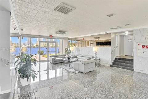 Купить кондоминиум в Халландейл-Бич, Флорида 1 спальня, 67.35м2, № 1984147 - фото 4