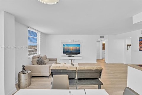 Купить кондоминиум в Халландейл-Бич, Флорида 1 спальня, 67.35м2, № 1984147 - фото 25