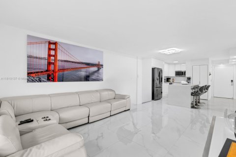 Condo in Hialeah, Florida, 2 bedrooms  № 1753173 - photo 15