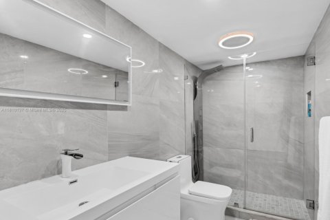 Condo in Hialeah, Florida, 2 bedrooms  № 1753173 - photo 21