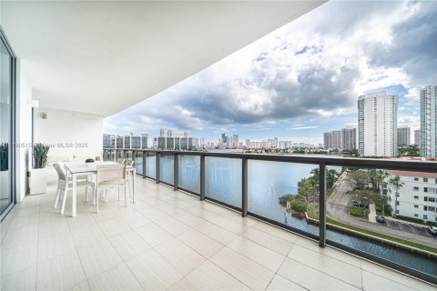 Copropriété à vendre à Aventura, Floride: 3 chambres, 243.78 m2 № 2063633 - photo 2