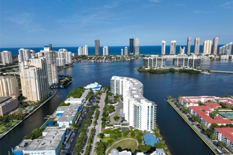 Copropriété à vendre à Aventura, Floride: 3 chambres, 243.78 m2 № 2063633 - photo 24