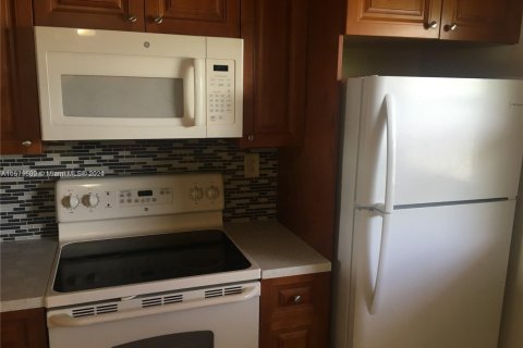 Condo in Miramar, Florida, 2 bedrooms  № 2037115 - photo 2